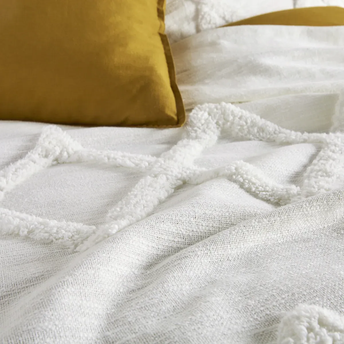 Assa Tufted Bedspread - White, Cotton alternate view