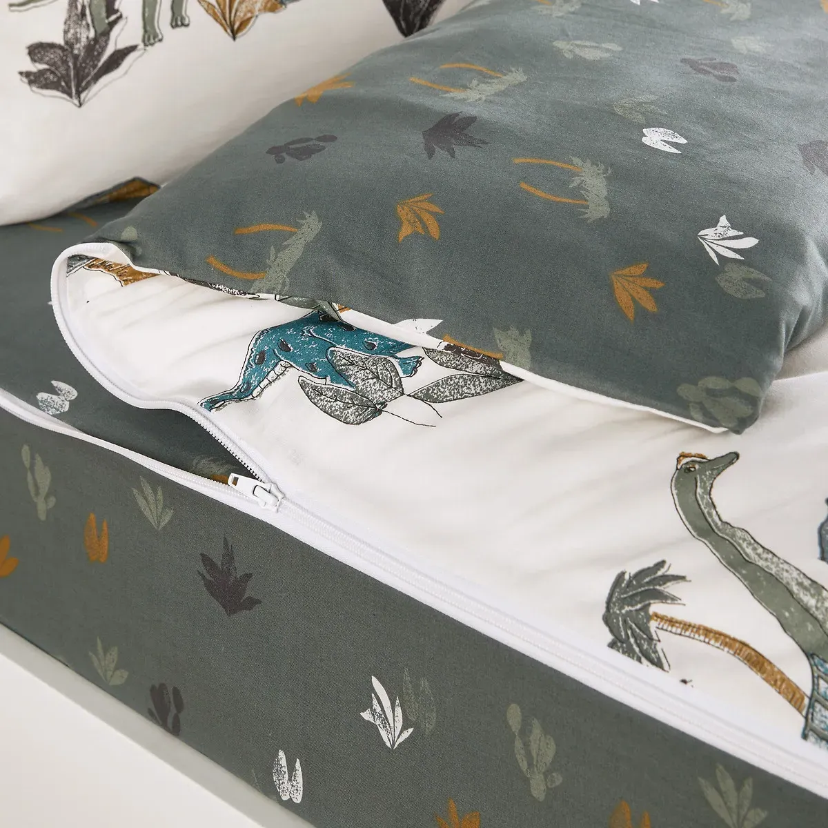 Austin Bed Set with Duvet - Printed, Cotton alternate view