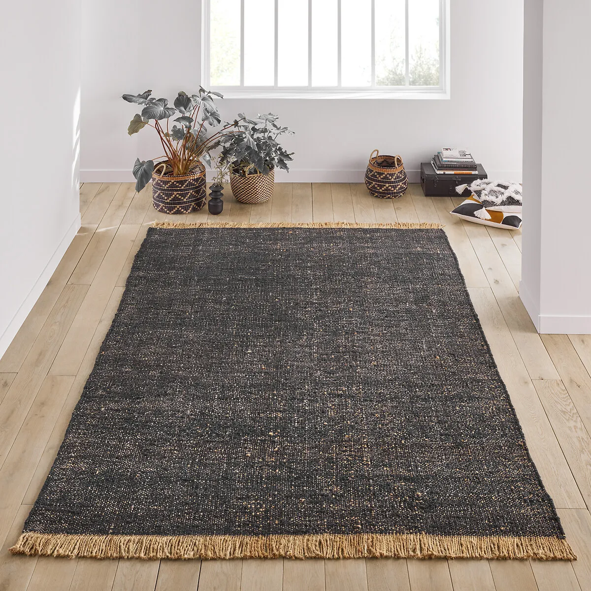 Babak Flat Woven Jute Rug with Fringed Edging - Black product