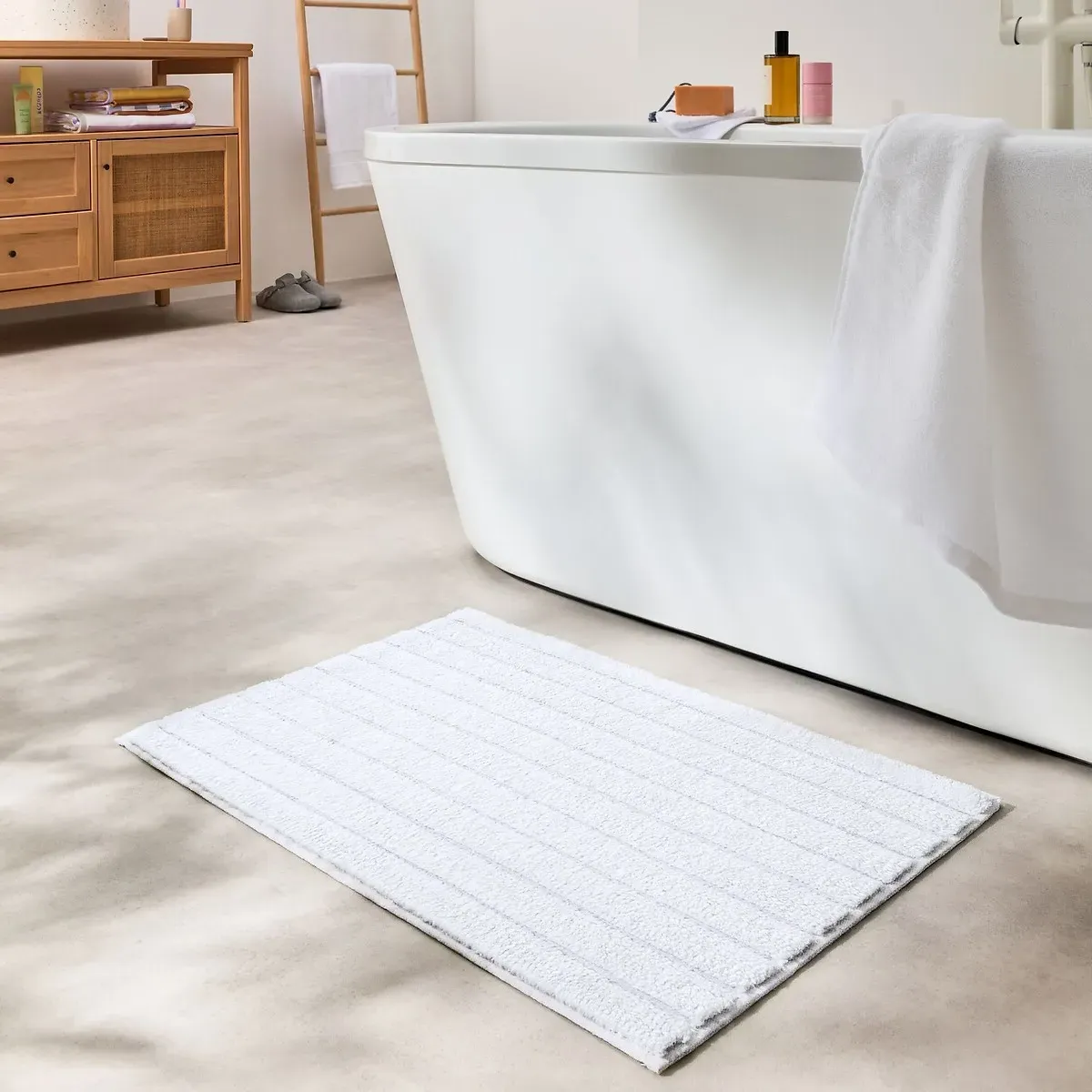 Balto Tufted Bath Mat - White, Cotton alternate view