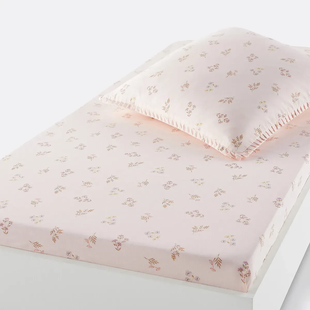 Camomille Fitted Sheet - Floral Print, Recycled Cotton product