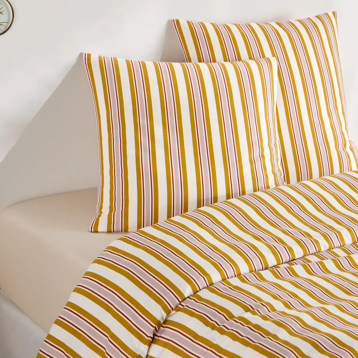 Dairis Duvet Cover Set with Pillowcase - Recycled Cotton alternate view