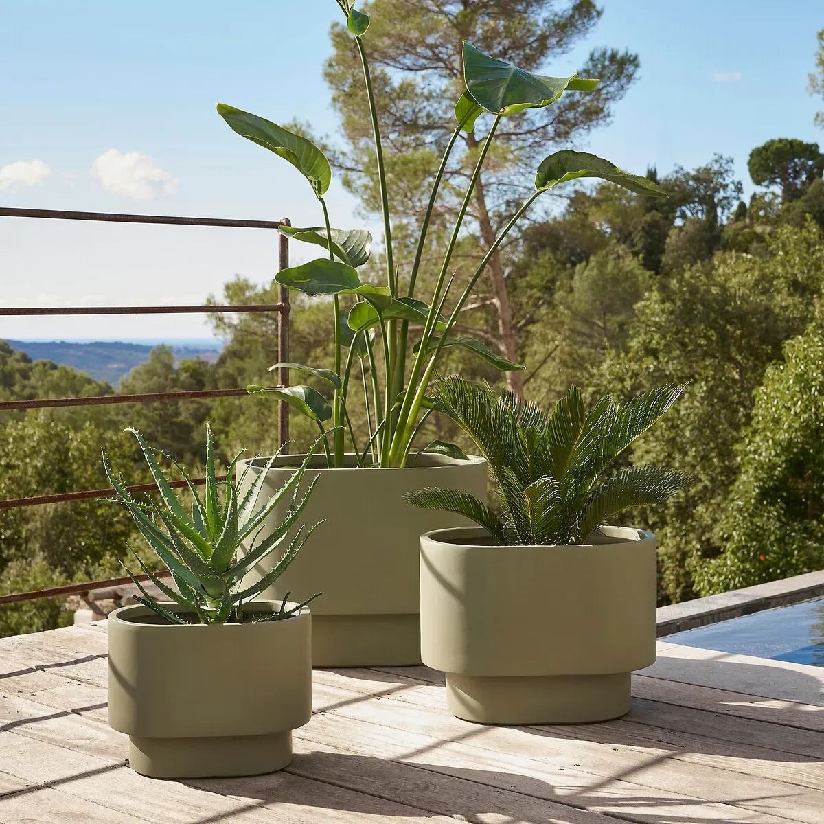 Fervia Plant Pot Holder - Green, Clay Fibre alternate view