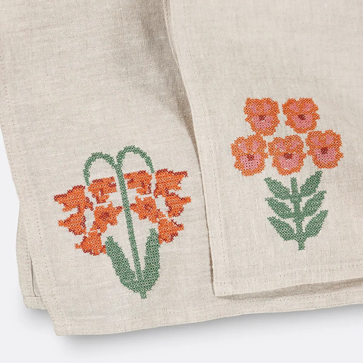 Harlig Set of 2 Embroidered Linen Napkins - Natural alternate view