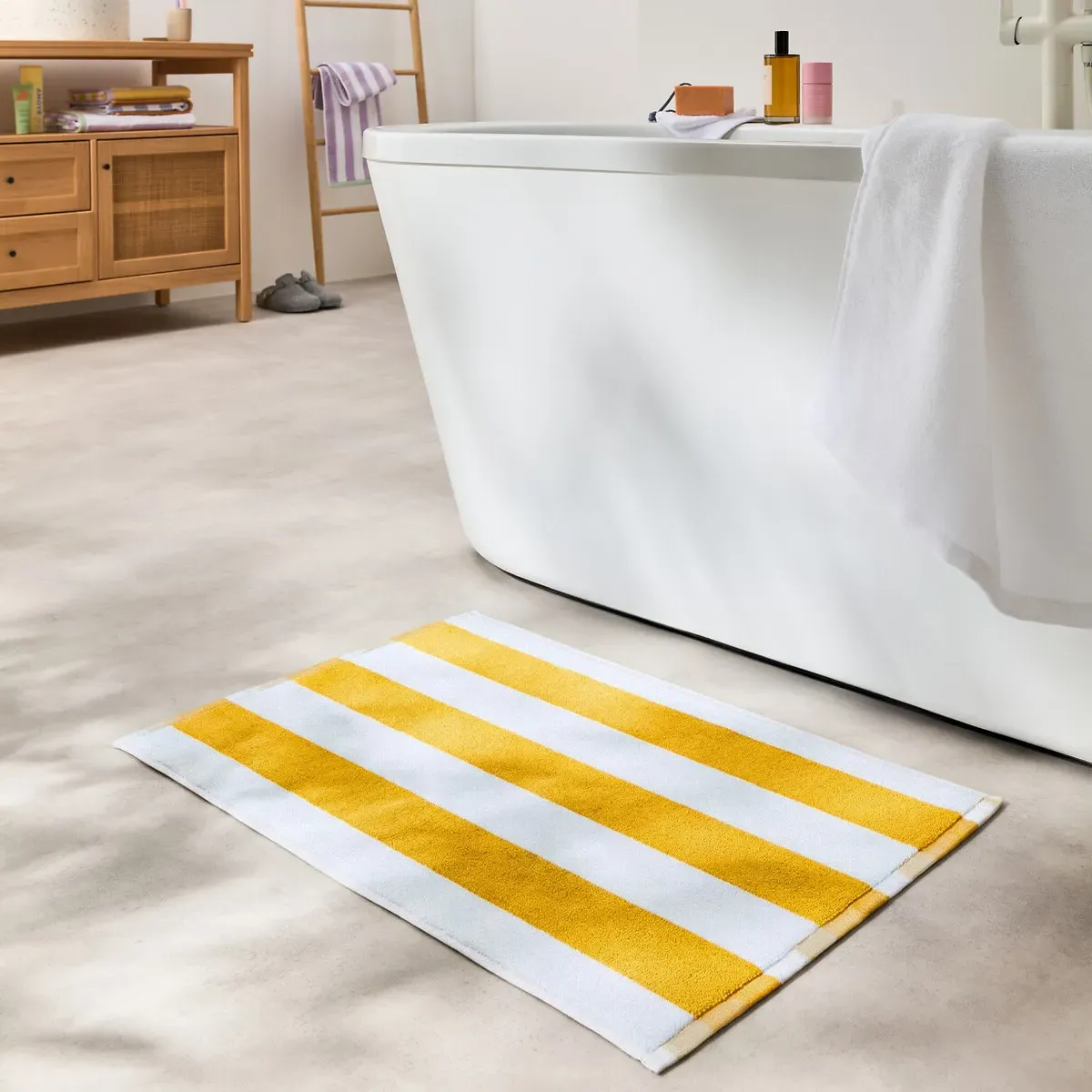 Hendaye Reversible Bath Mat - White, Cotton alternate view