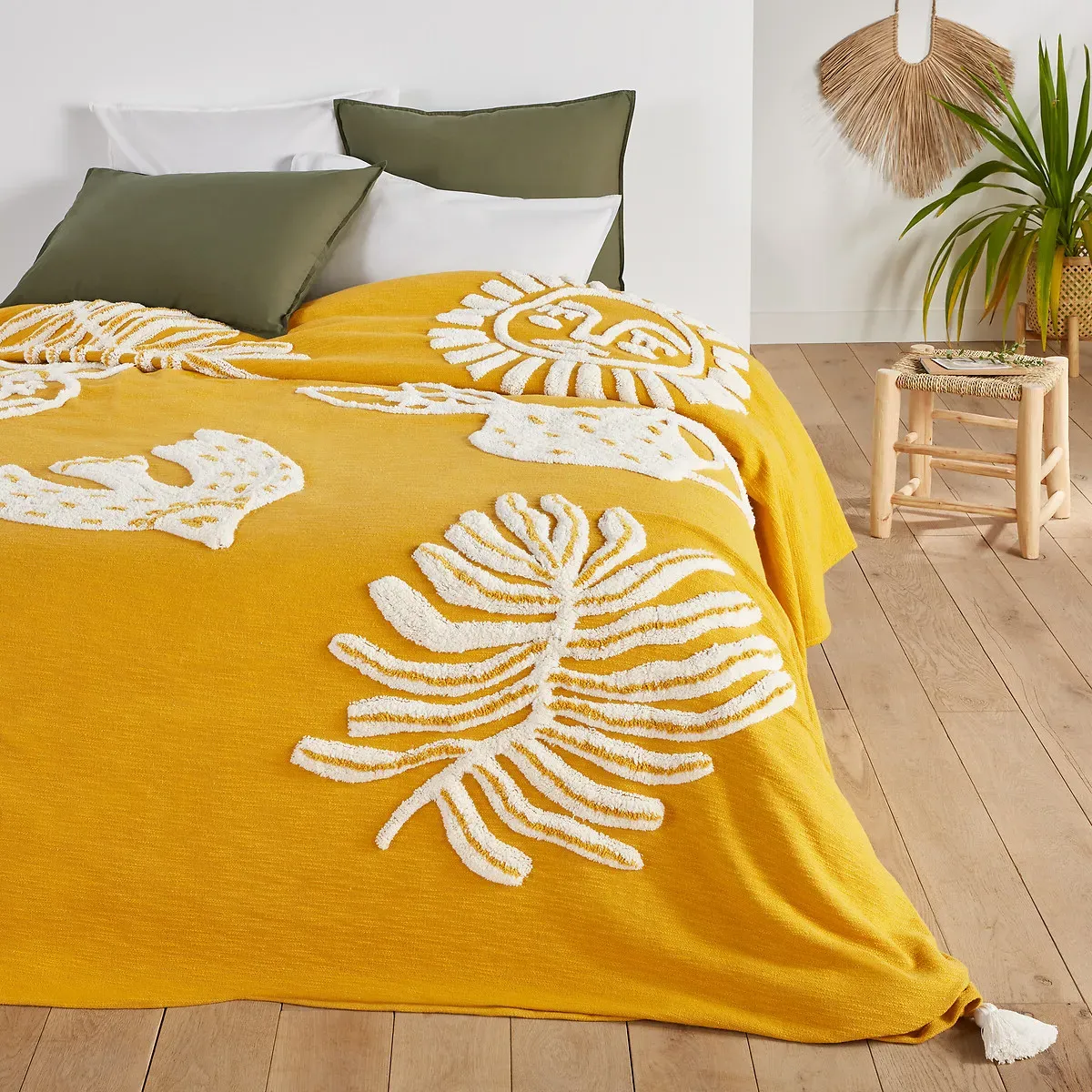 Hesperos Tufted Tassel Bedspread - White, Cotton product