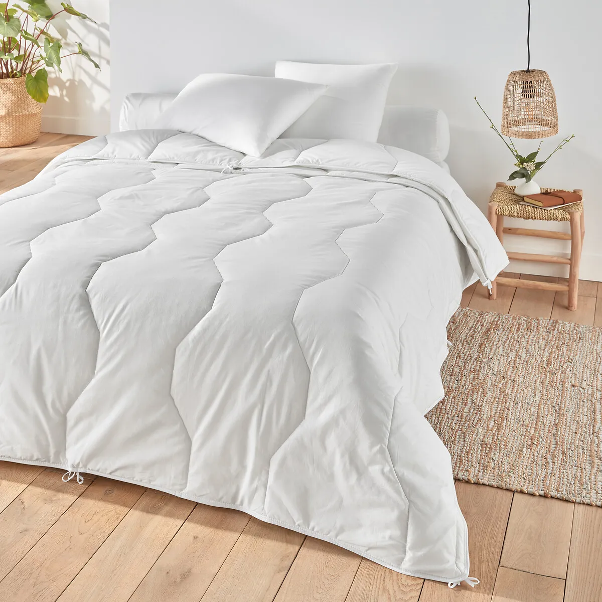Hypoallergenic 4-Seasons Duvet - White, Cotton product
