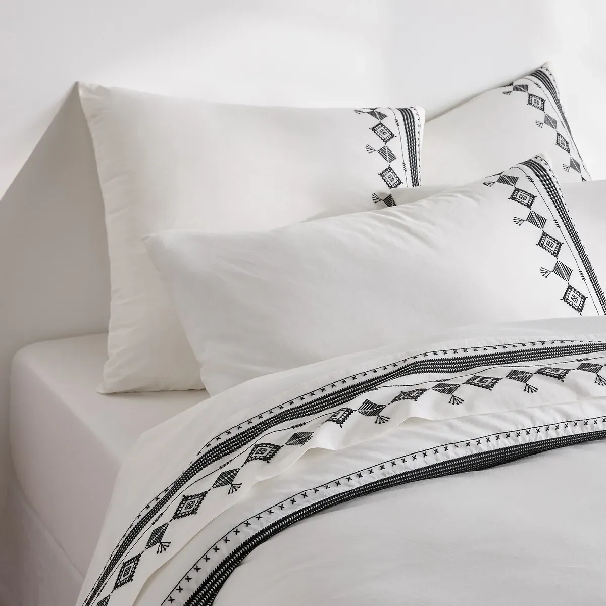 Ifrane Washed Cotton Pillowcase - White, Black alternate view