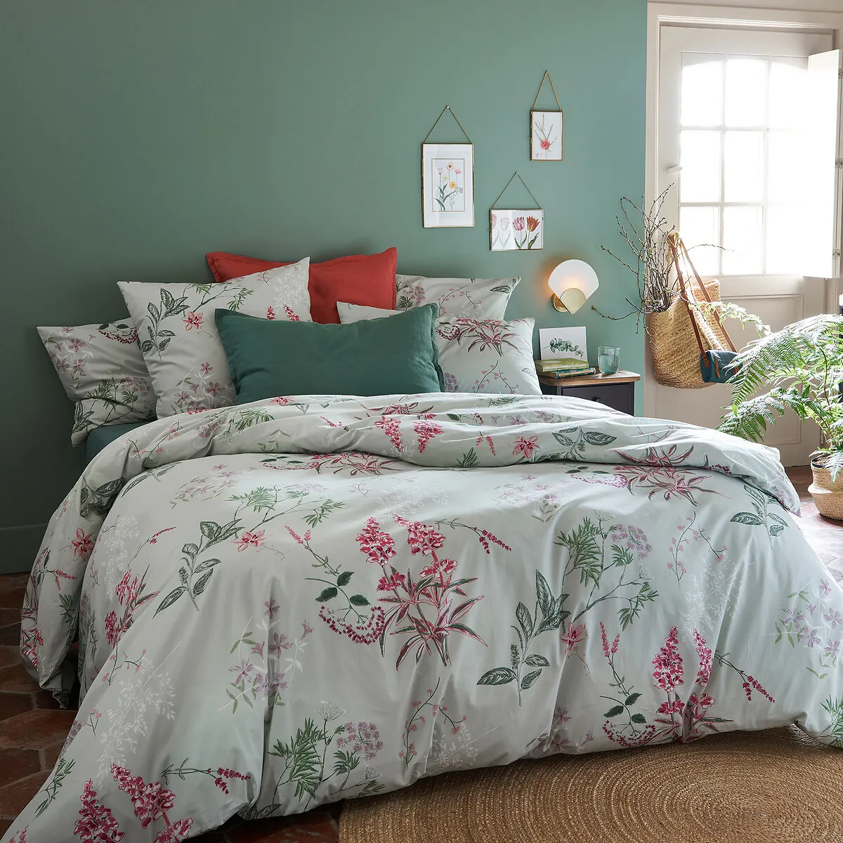 Isoline Floral Duvet Cover - Printed, Cotton Percale product