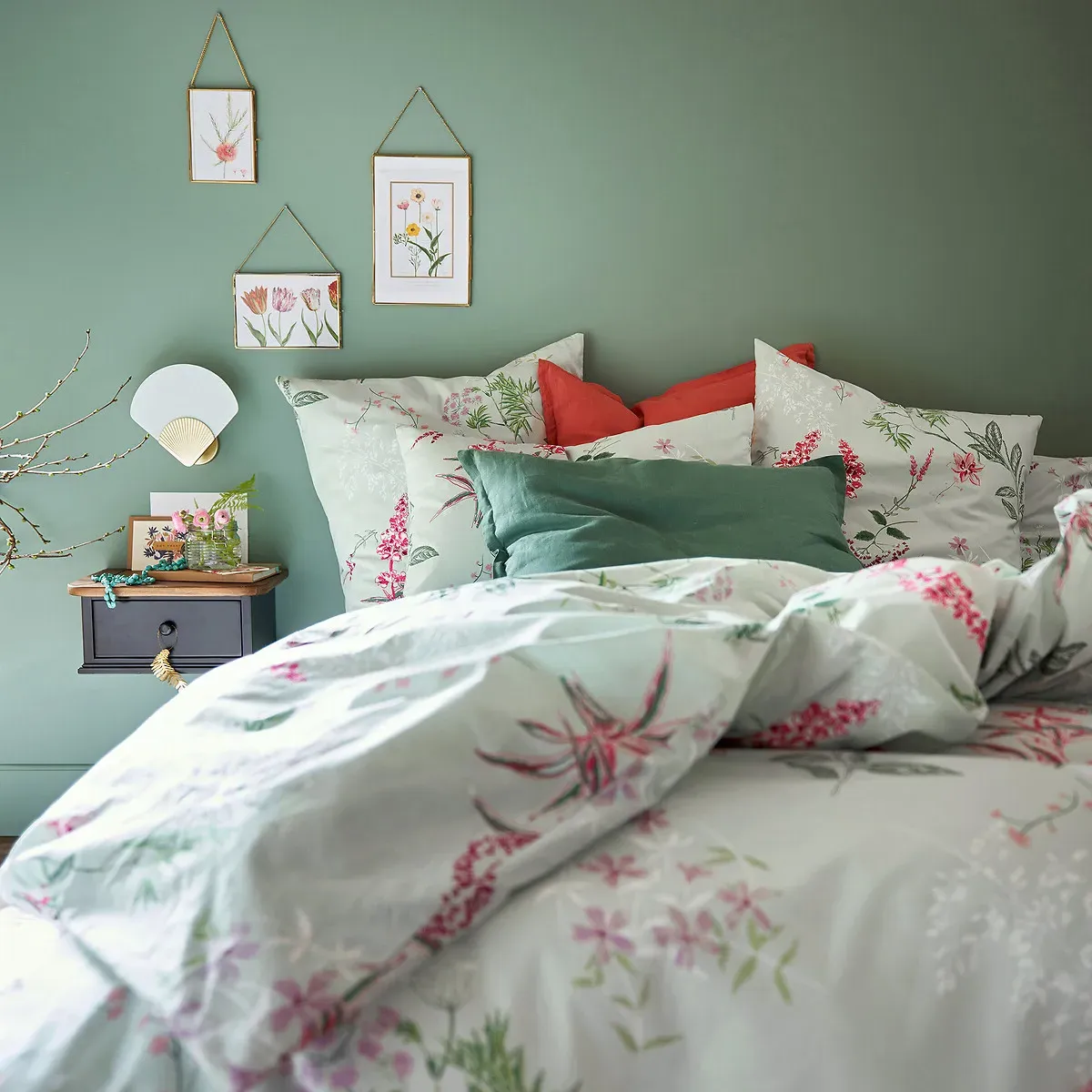 Isoline Floral Pillowcase - Printed, Cotton Percale alternate view
