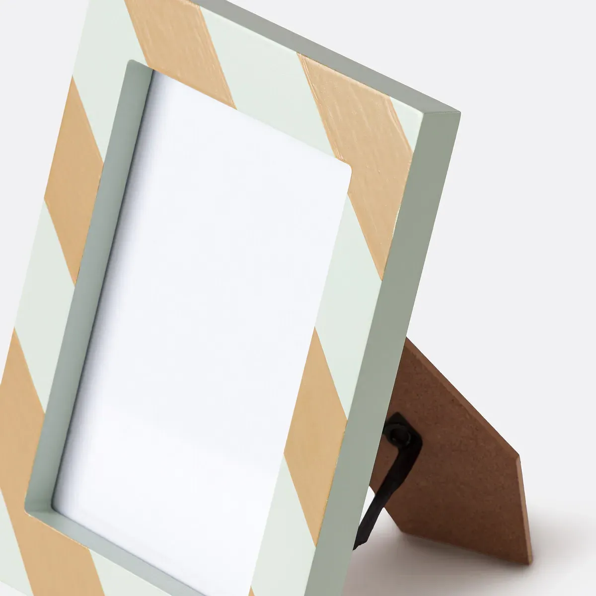 Jasper Freestanding Photo Frame 13x18cm - Green, MDF alternate view