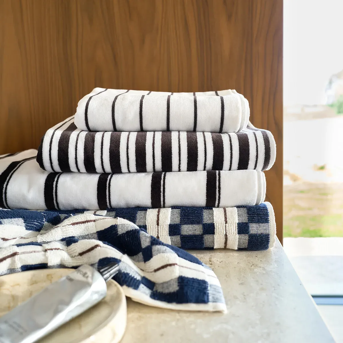Jila Hand Towel - White, Dark Grey, Cotton alternate view