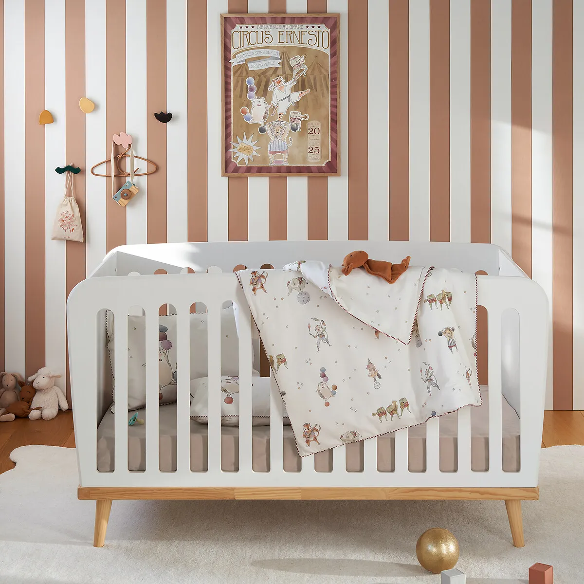 Jimi 3-in-1 Convertible Baby Bed - White, Oak alternate view
