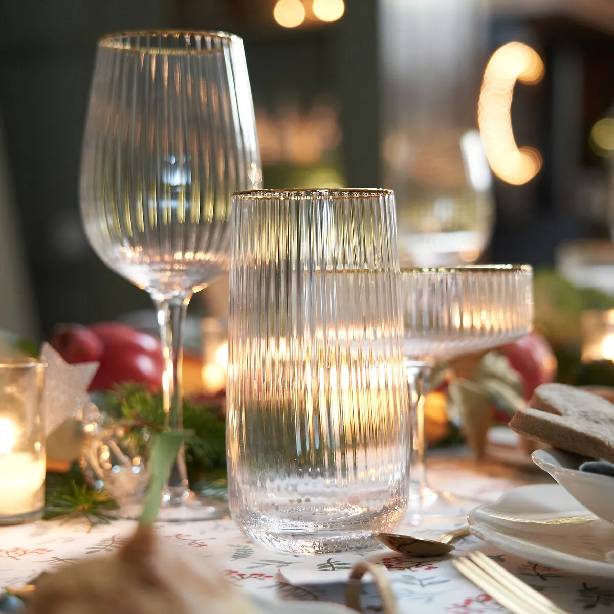 Lurik Set of 4 Wine Glasses - Transparent, Ribbed Glass alternate view