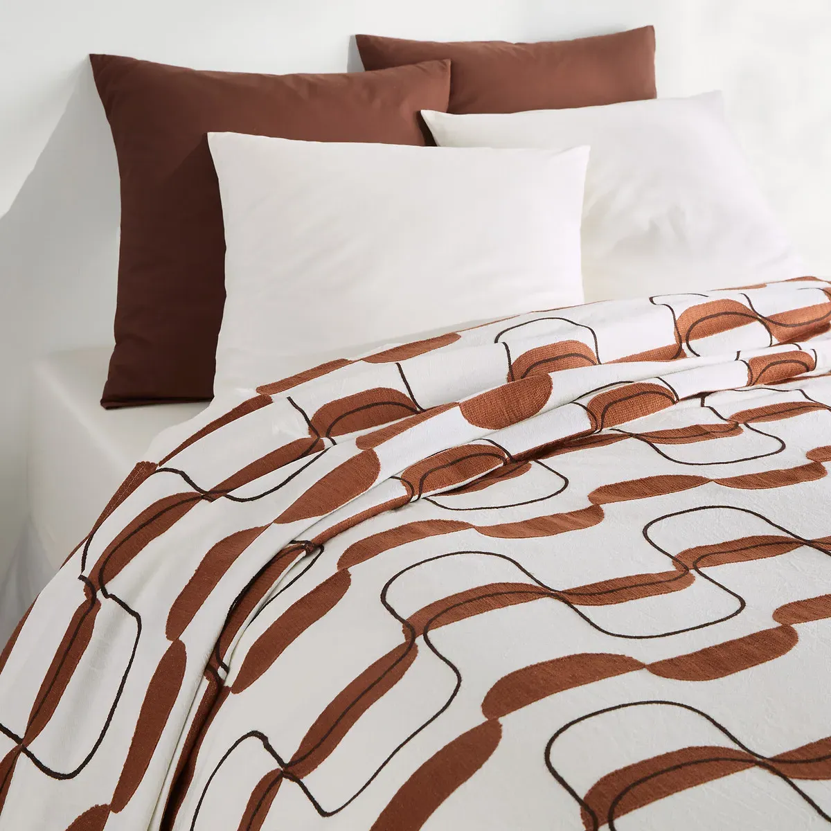 Nati Embroidered Cotton Bedspread - Ecru alternate view