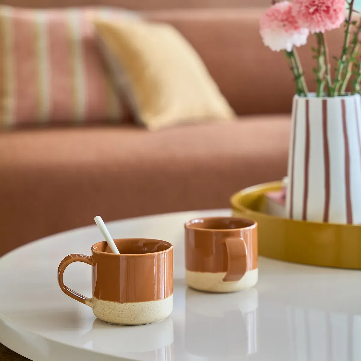 Nilo Set of 2 Stoneware Mugs - Caramel alternate view