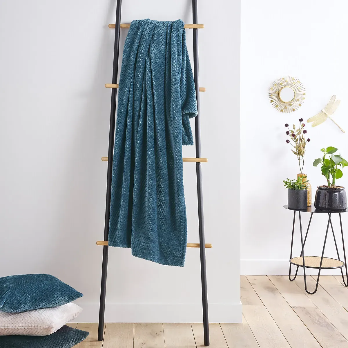 Puntos Microfibre Throw - Petrol Blue product