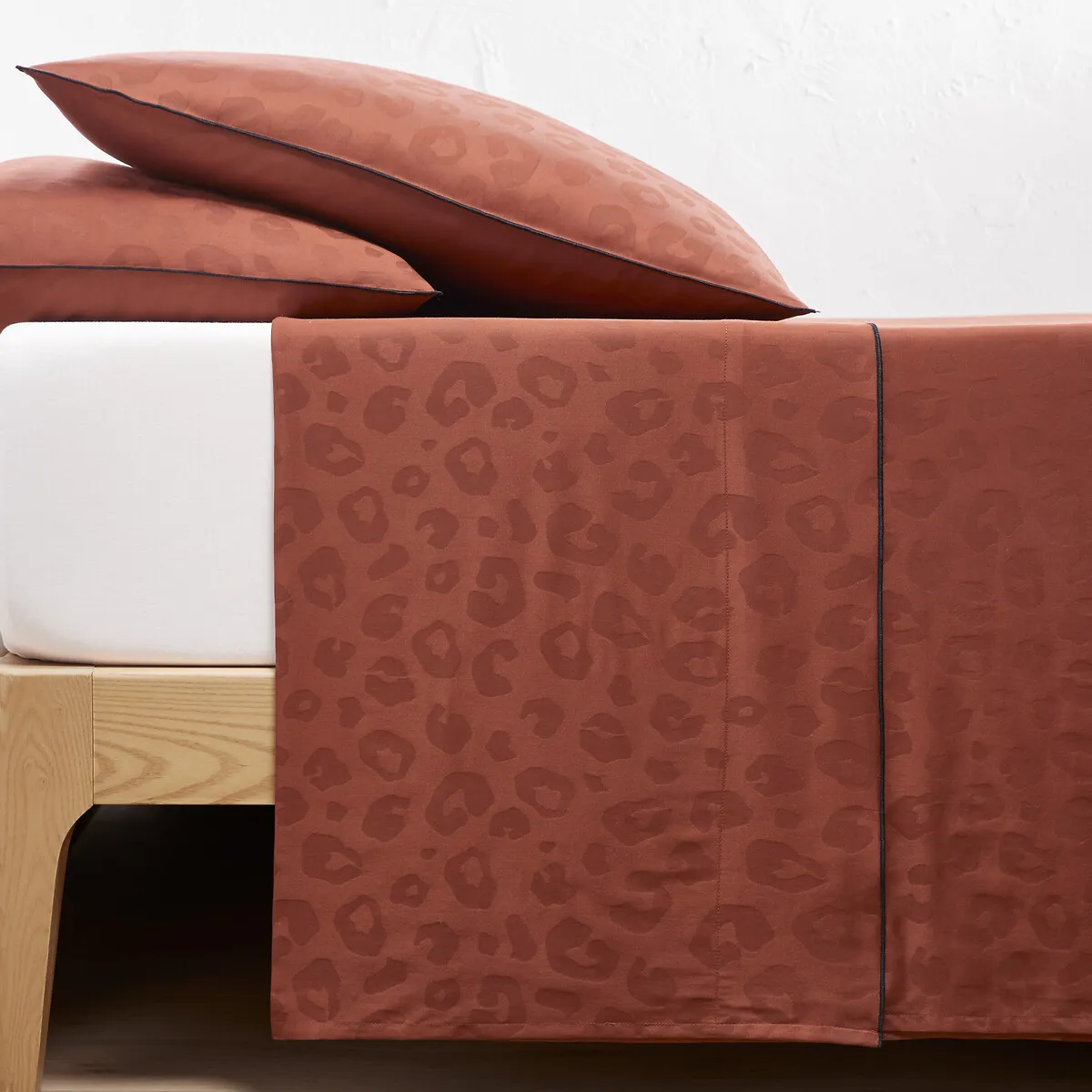 Thelma Flat Sheet - Leopard Print, Cotton Satin product