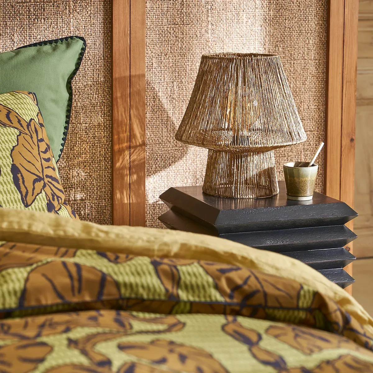 Yaku Table Lamp - Natural, Jute alternate view