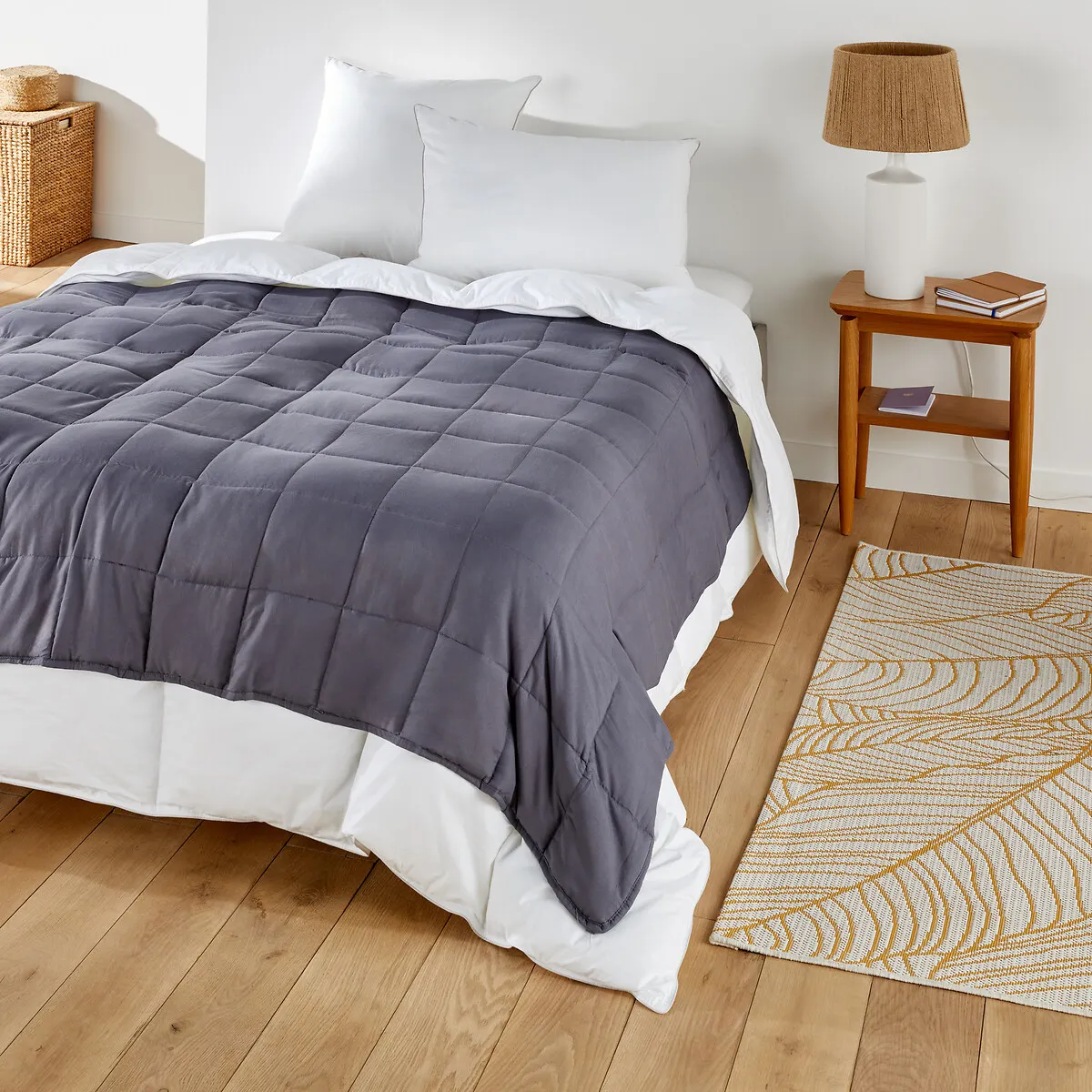 Weighted Synthetic Quilt 500g/m² - Dark Grey, Polyester product