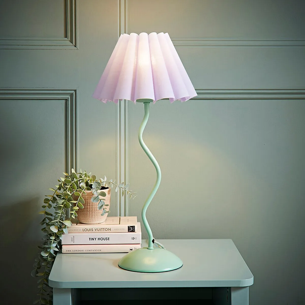 Winnie Wiggle Pleated Scallop Shade Table Lamp - Green, Metal product