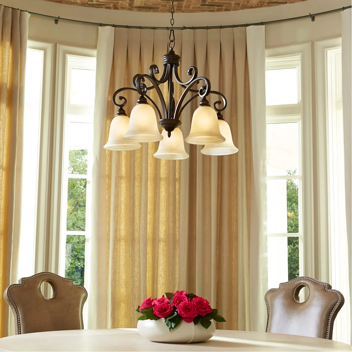 Quorum Bryant 5-Light Chandelier - Oiled Bronze, Amber Scavo alternate view