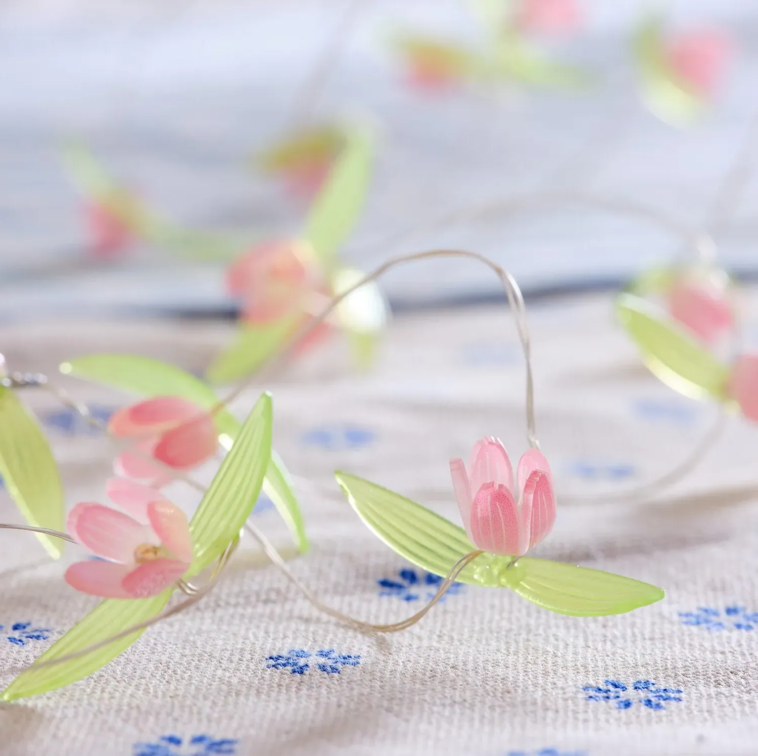 20 Mini Rose LED Micro Lights - Warm White alternate view