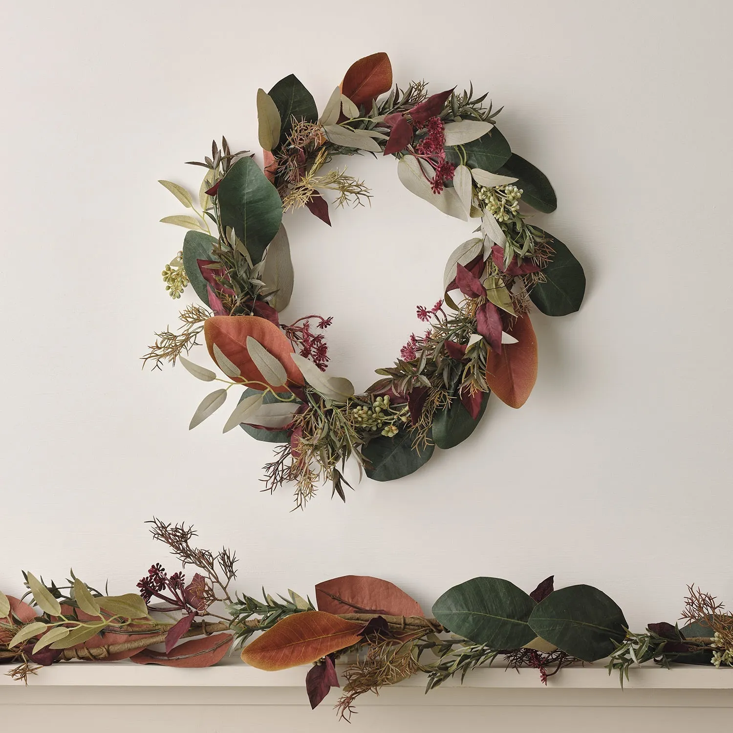Crisp Leaf Autumn-Winter Wreath & Garland Bundle product
