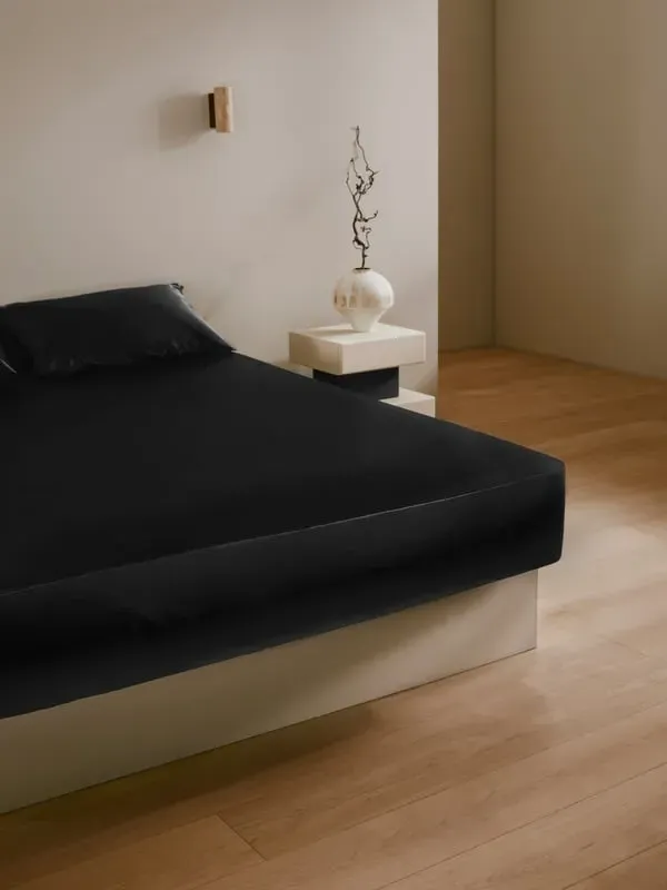 25 Momme Silk Seamless Single Fitted Sheet - Black product