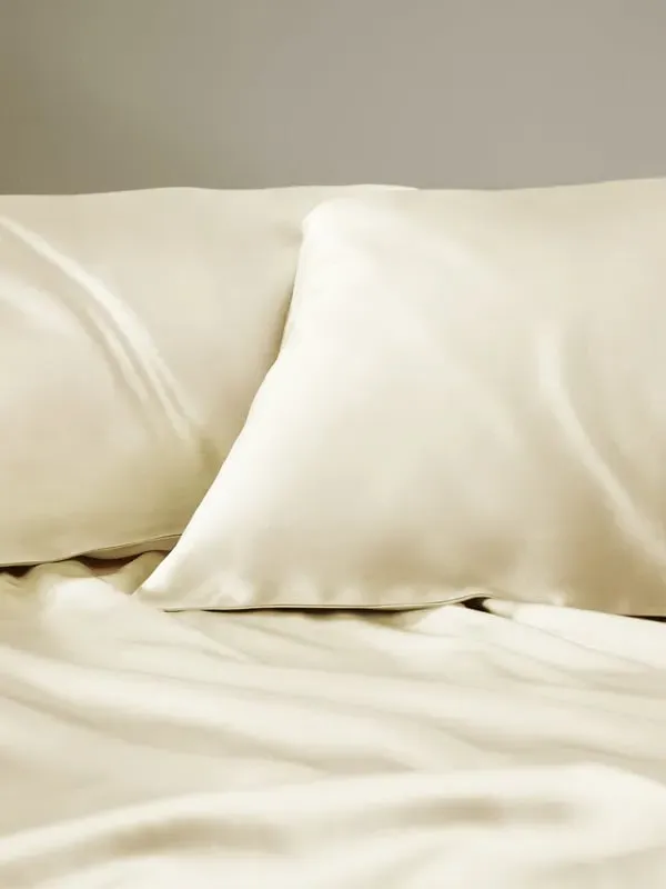 Silk Pillowcase 19 Momme Envelope Closure - Lily White product