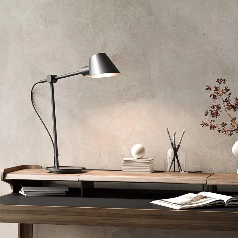 Adjustable Table Lamp with Swivel - Black