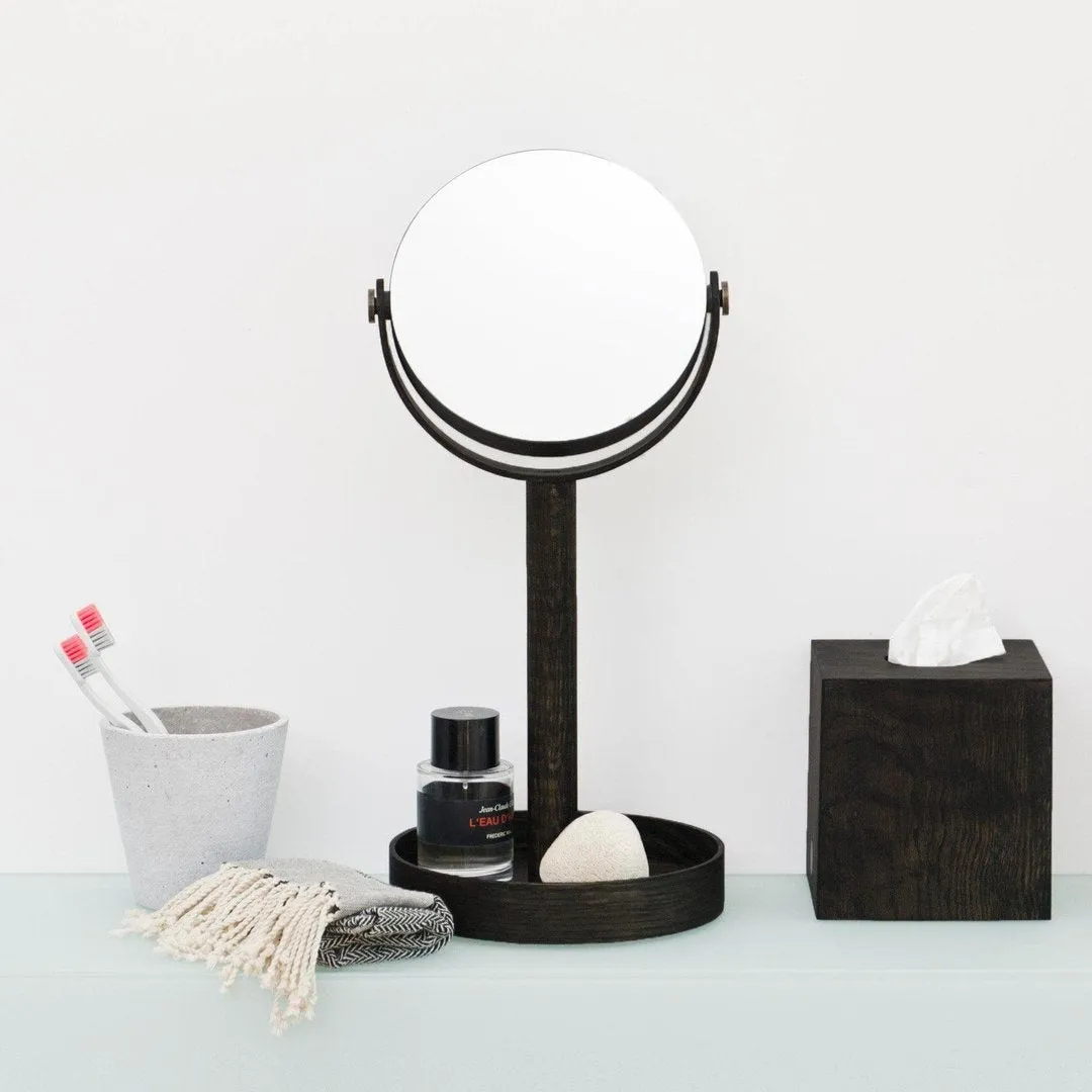 Magnify Mirror Close-Up - Dark Oak