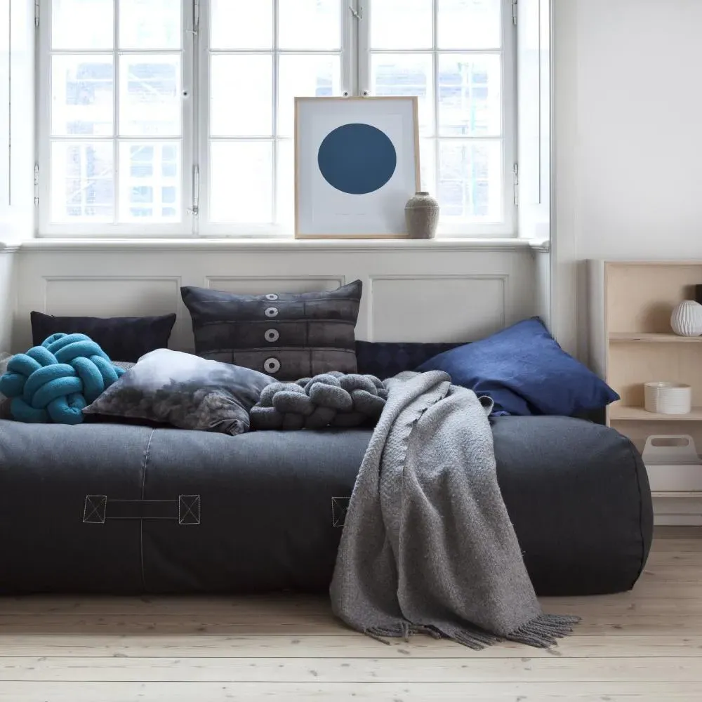 Outdoor Daybed with Weatherproof Design - Graphite
