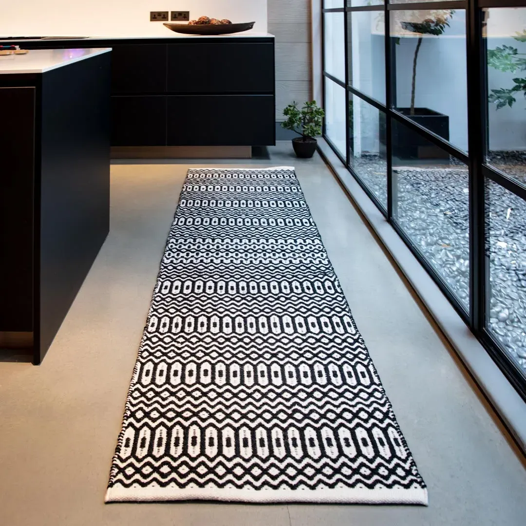 Reversible Geometric Runner Rug - Black