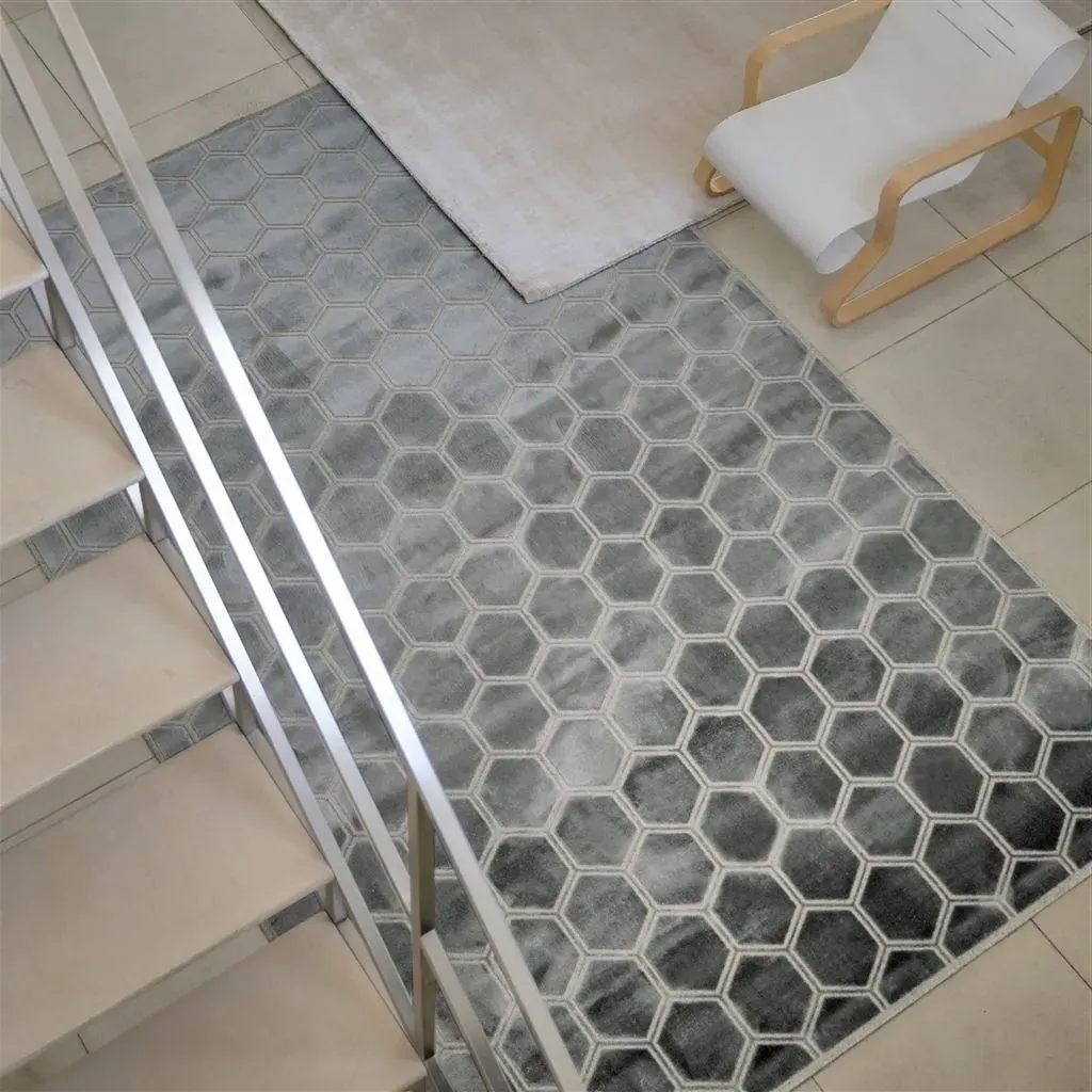Standard Hexagon Rug - Silver, Viscose Wool image