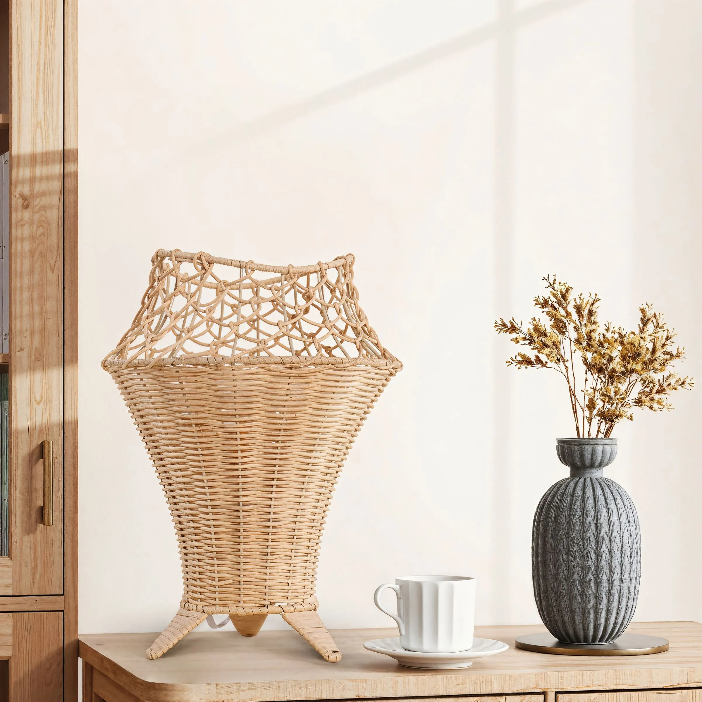Net-Pattern Fish-Mouth Rattan Table Lamp - Natural product