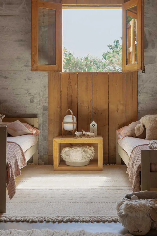 Ari Area Rug - White, Wool