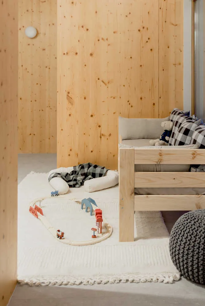 Ari Area Rug - White, Wool