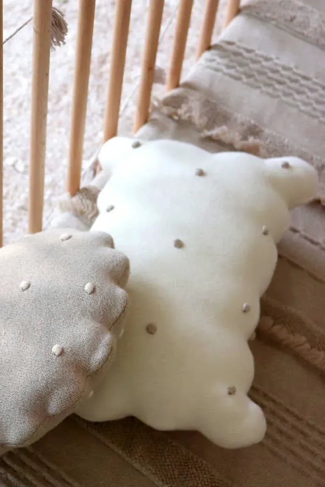 Biscuit Knitted Cushion - Ivory
