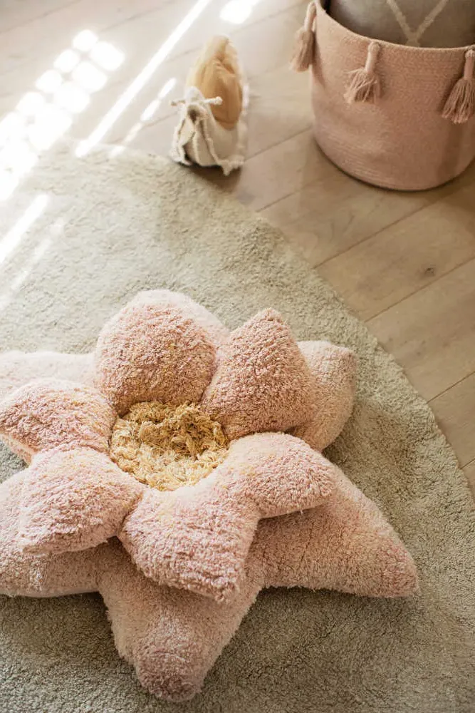 Puffy Lily Cotton Rug with Pillow - Water Lily Shape