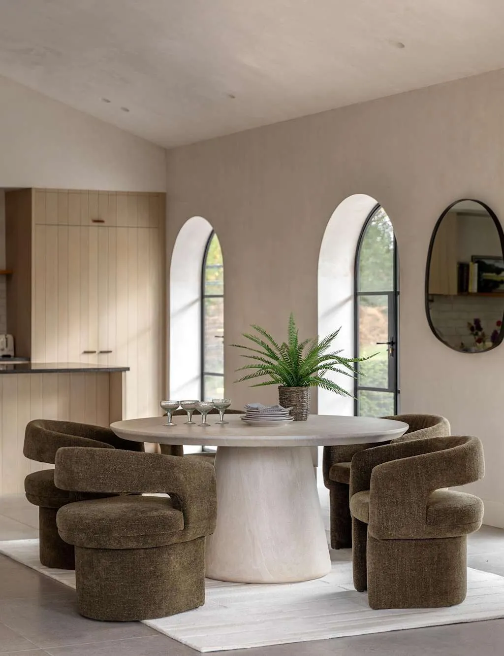 Pedra Round 6-Seater Dining Table - Natural product