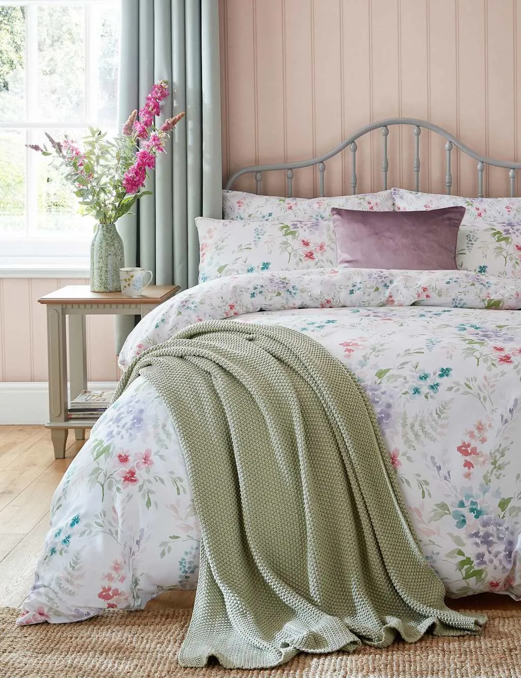 Audlen Flowers Bedding Set - White Mix, Cotton product