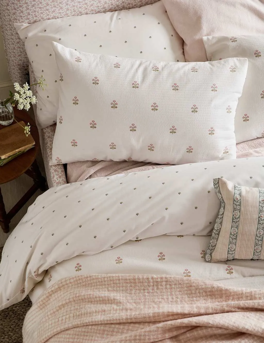 Harthill Dairy Set of 2 Pillowcases - White Mix, Pure Cotton product