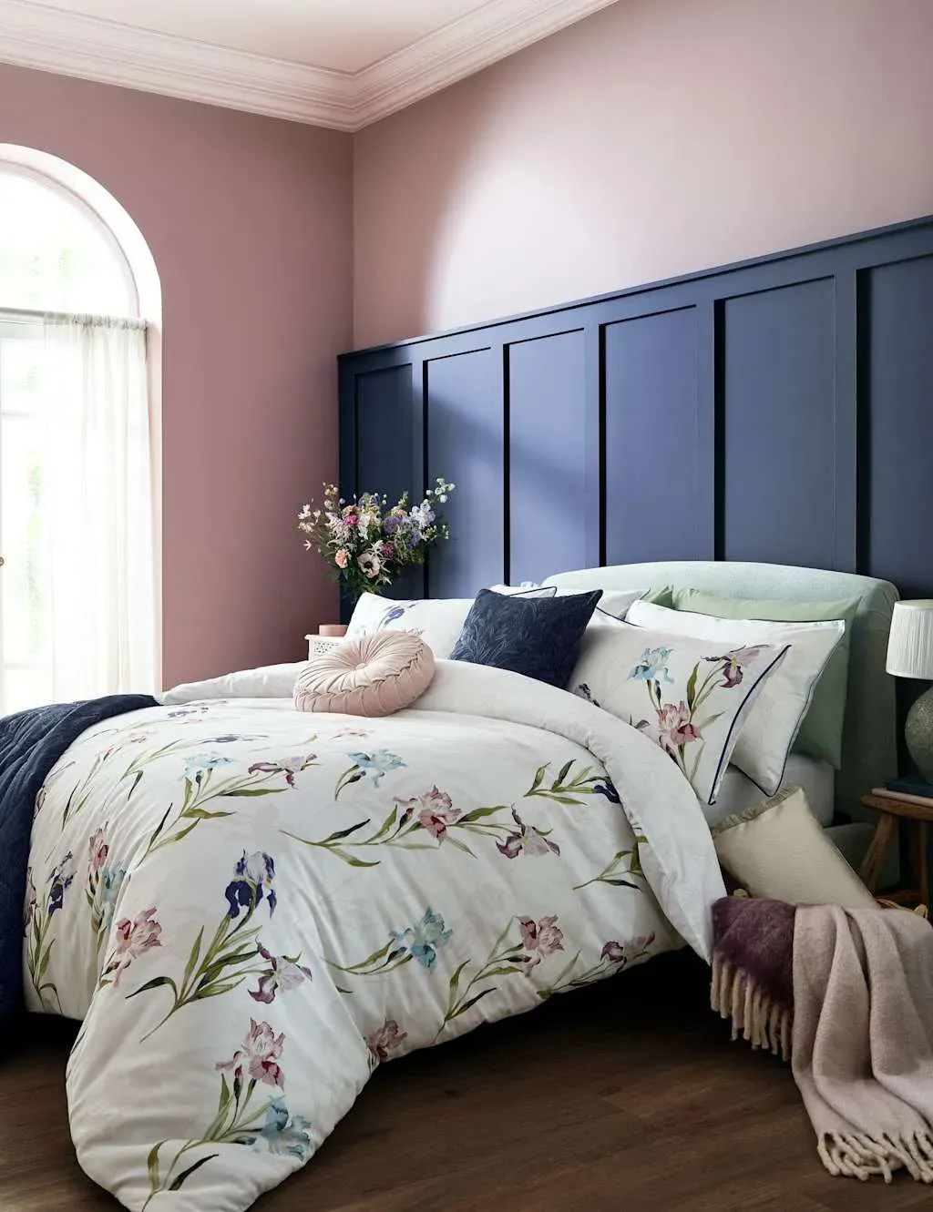 Hawling Irises Reversible Bedding Set - Purple Mix, Cotton Sateen product