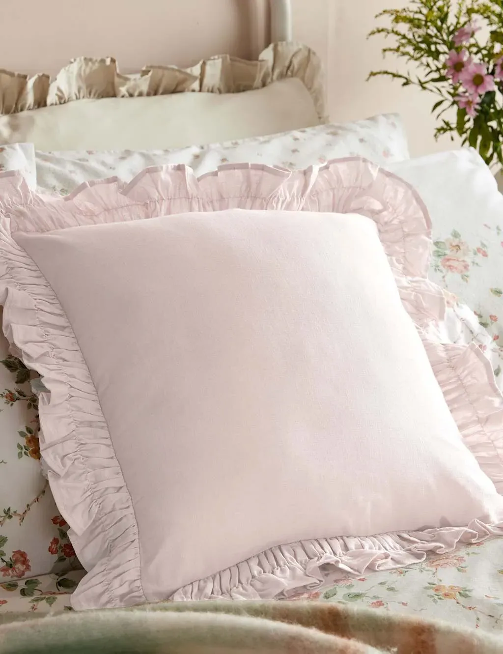 Idina Cushion with Frill Edge - Light Pink, Cotton product