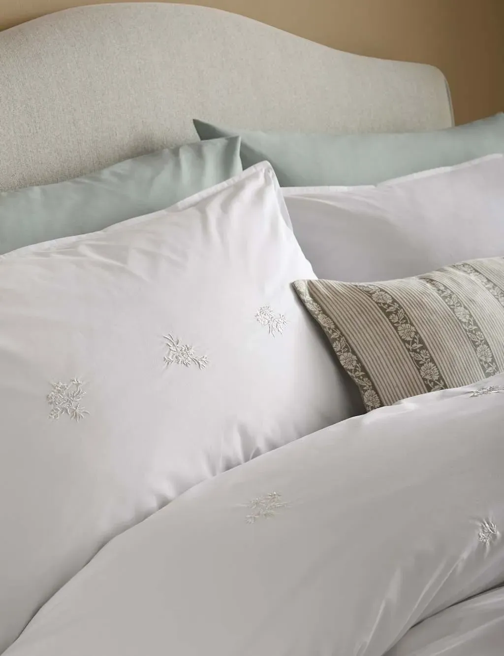Keeleigh Posy Set of 2 Pillowcases - White, Cotton product