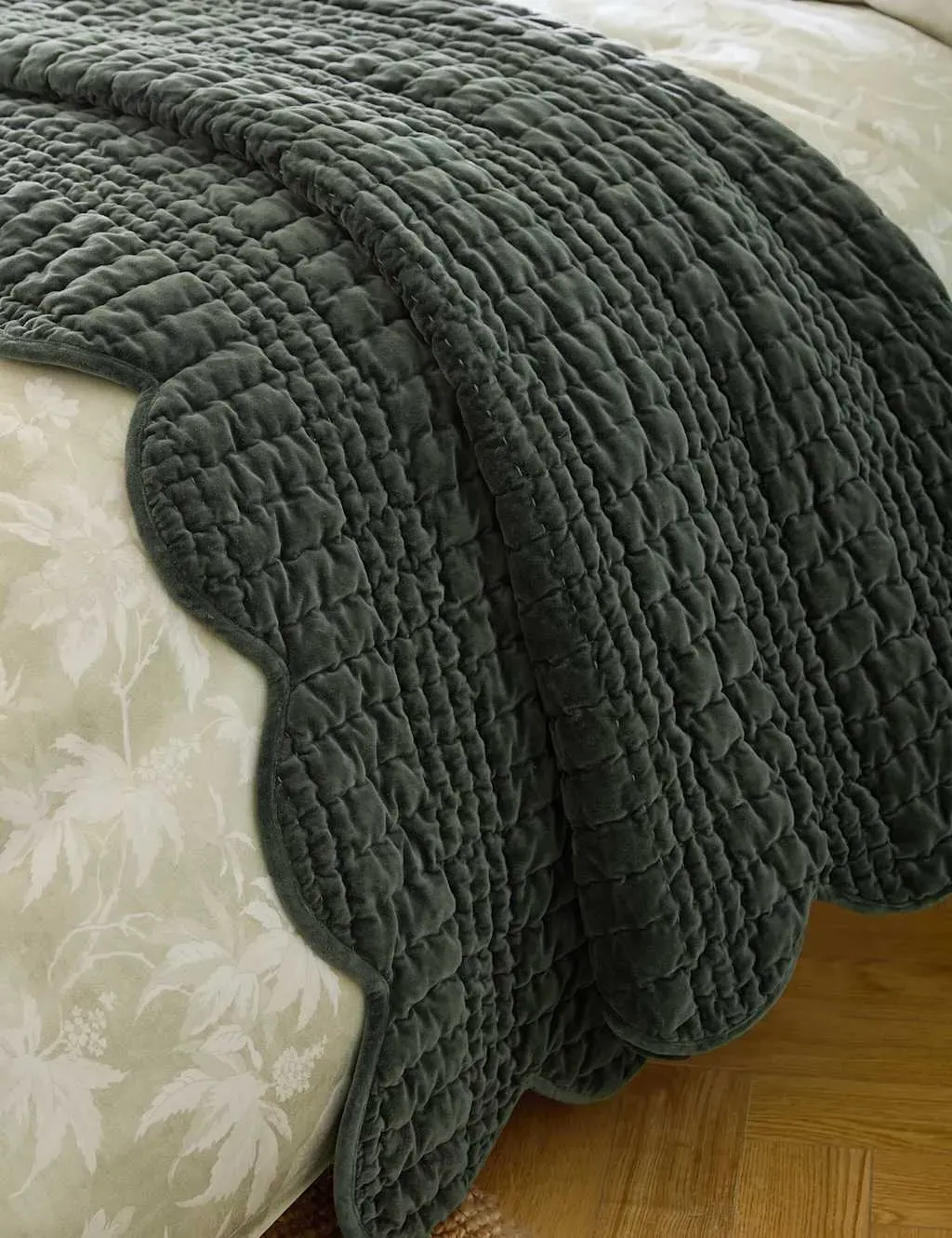 Velvet Scalloped Bedspread - Green product