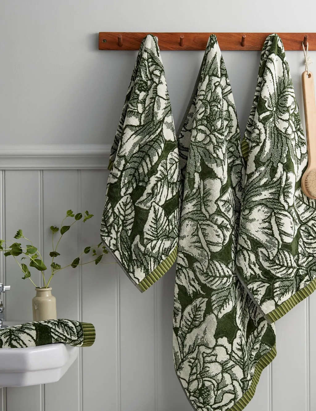 Hibiscus Floral Towel - Green, Pure Cotton product