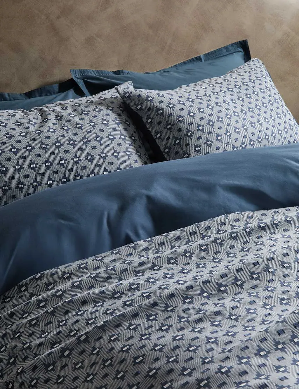 Kanbina Dobby Jacquard Bedding Set - Under The Waves, Cotton product