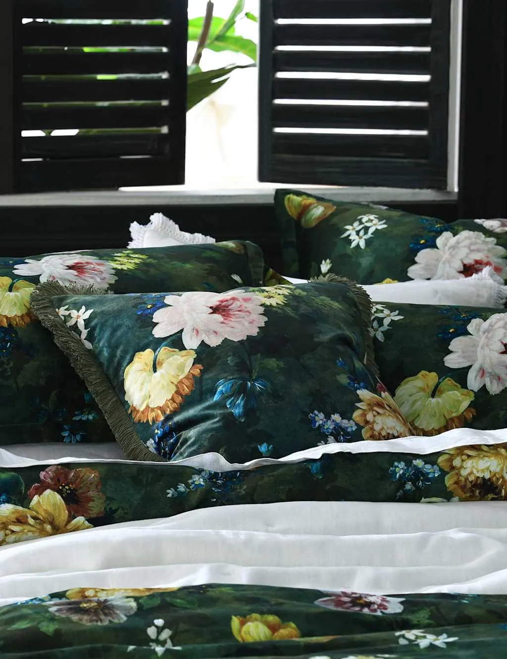 Lorenza Velvet Cushion with Fringe - Green product